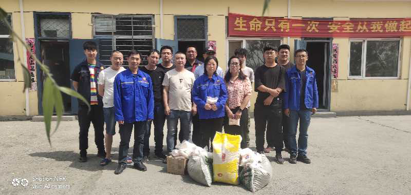 情系一线 暑期送清冷 ----记前旗工会到008PG国际公司慰问一线员工